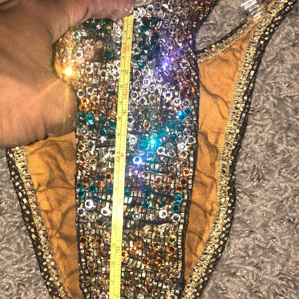 Figure suit - Picture 4 of 4